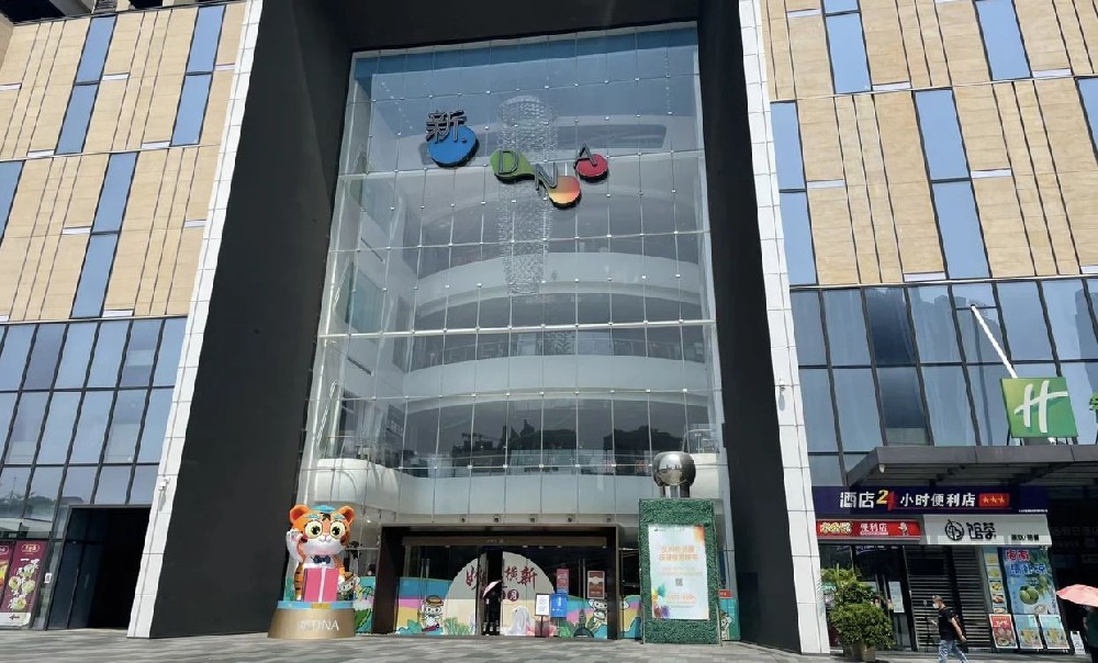 惊艳!佛山新DNA购物中心地下车库华丽变身!